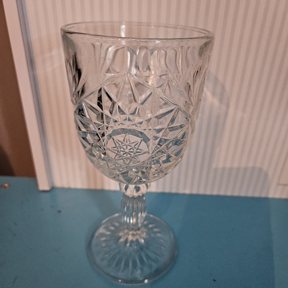 Vintage and Rare Starburst Pattern Water Goblet - Picture 2 of 5